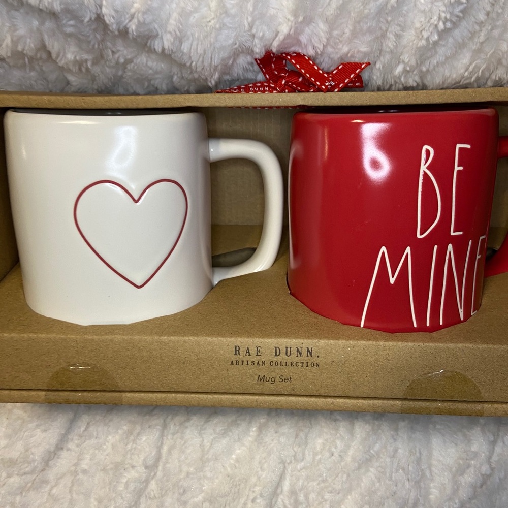 SOLD RAE DUNN Valentines Mug Set - Picture 1 of 3